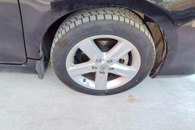 Used Toyota Camry 2012 Junrui 2.0S Radiant Edition Right Front Wheel Hub