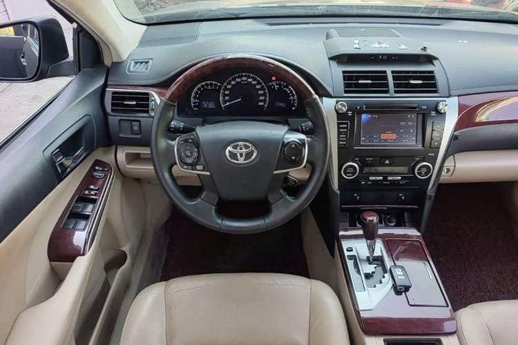 Used Toyota Camry 2012 2.5G Luxury Edition Steering Wheel