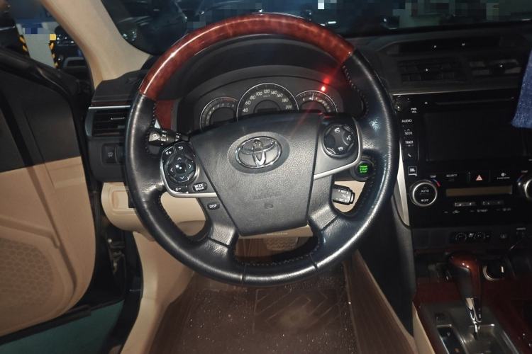 Used Toyota Camry 2012 2.5V Ultimate Navigation Edition Steering Wheel