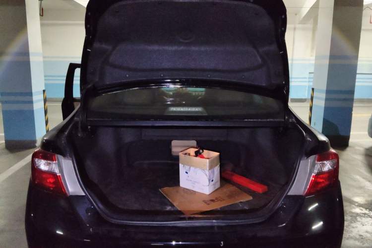 Used Toyota Camry 2012 2.5G Luxury Navigation Edition Trunk