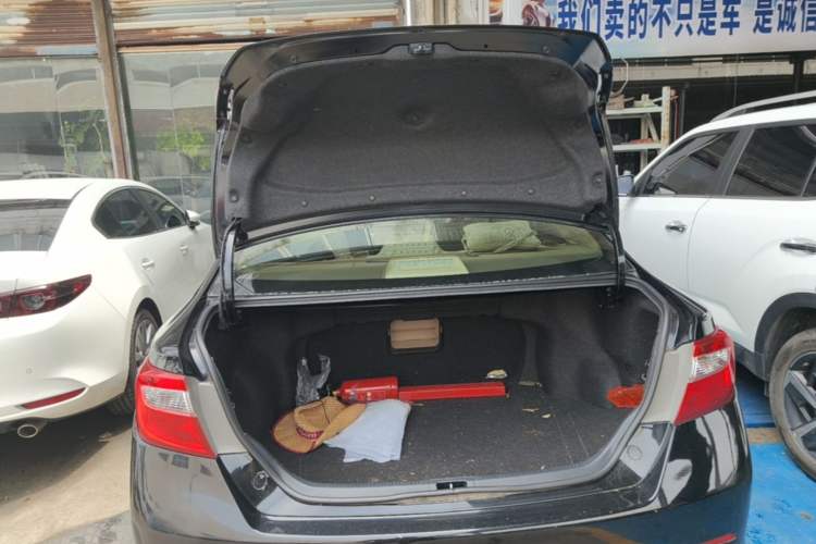 Used Toyota Camry 2012 2.5G Luxury Navigation Edition Trunk