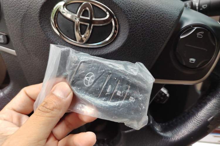 Used Toyota Camry 2012 2.5G Luxury Edition Vehicle Key