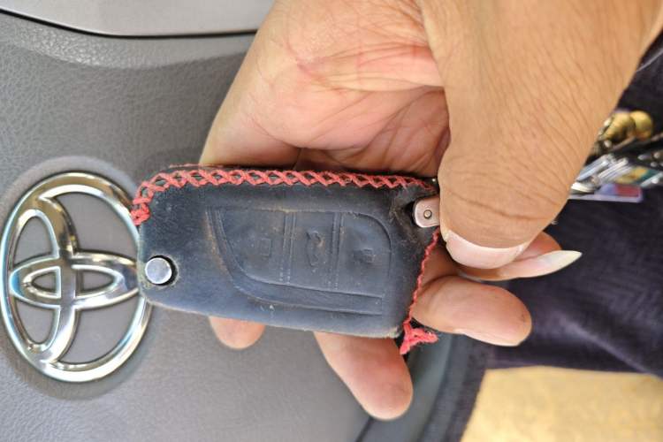 Used Toyota Camry 2012 200E Classic Elite Edition Vehicle Key