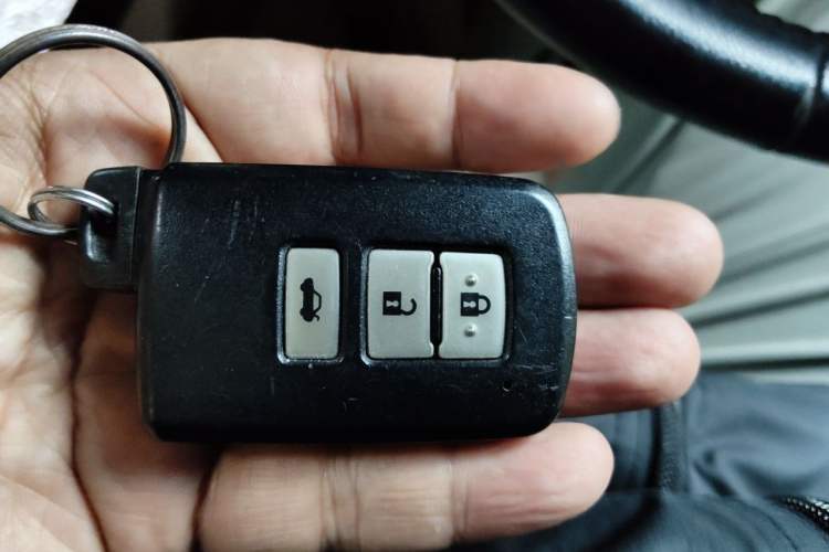 Used Toyota Camry 2012 2.5G Luxury Navigation Edition Vehicle Key
