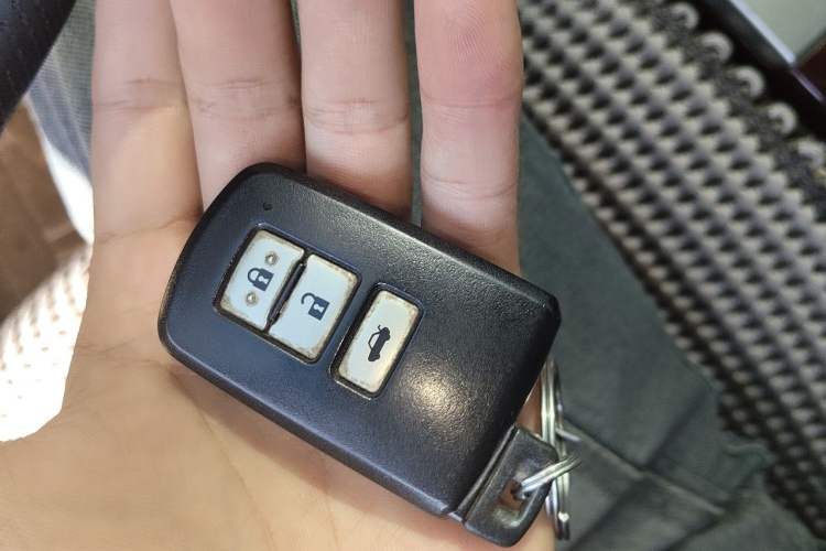 Used Toyota Camry 2012 2.5G Luxury Edition Vehicle Key