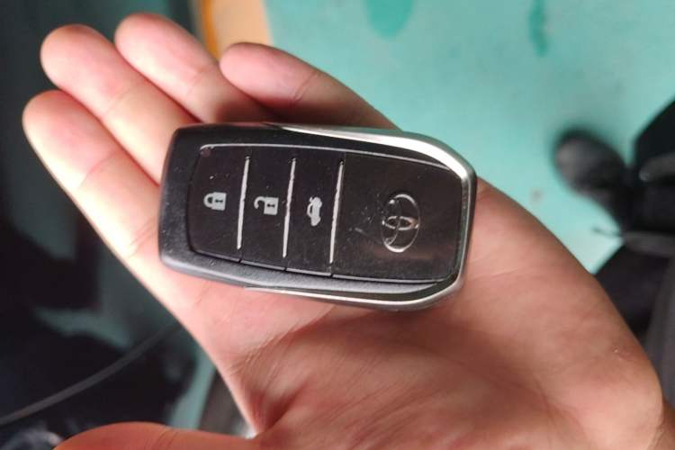 Used Toyota Camry 2012 2.5G Luxury Edition Vehicle Key