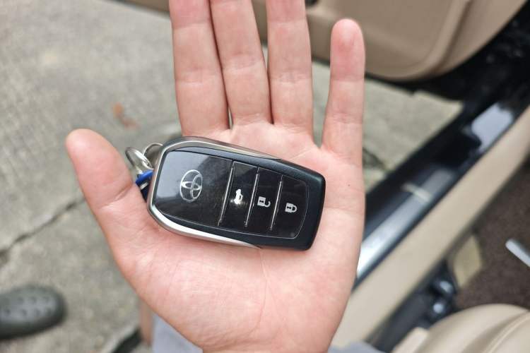 Used Toyota Camry 2012 2.5G Luxury Edition Vehicle Key