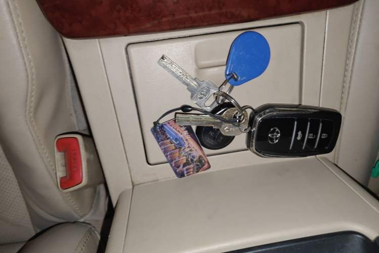Used Toyota Camry 2012 2.5G Luxury Edition Vehicle Key