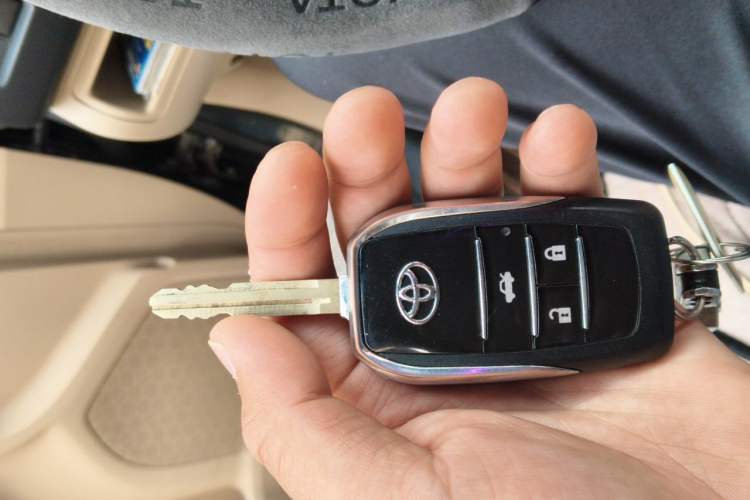 Used Toyota Camry 2012 2.0G Luxury Edition Vehicle Key