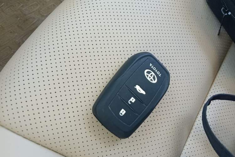 Used Toyota Camry 2012 2.5G Luxury Edition Vehicle Key