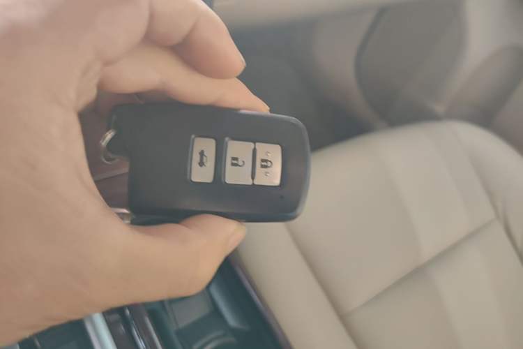 Used Toyota Camry 2012 2.5G Luxury Edition Vehicle Key