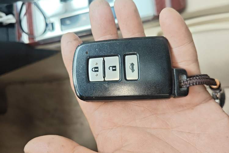 Used Toyota Camry 2012 2.5G Luxury Edition Vehicle Key