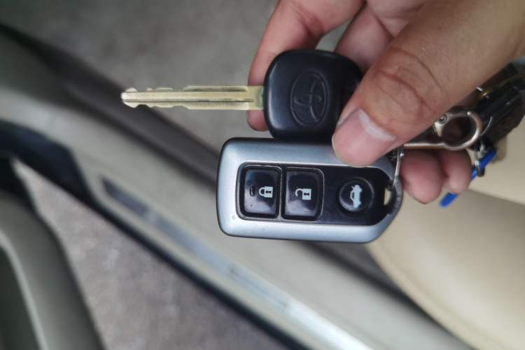 Used Toyota Camry 2012 200E Classic Elite Edition Vehicle Key