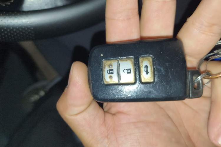Used Toyota Camry 2012 2.5G Luxury Edition Vehicle Key