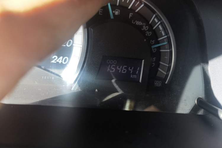 Used Toyota Camry 2012 Junrui 2.0S Radiant Edition Odometer Close Up