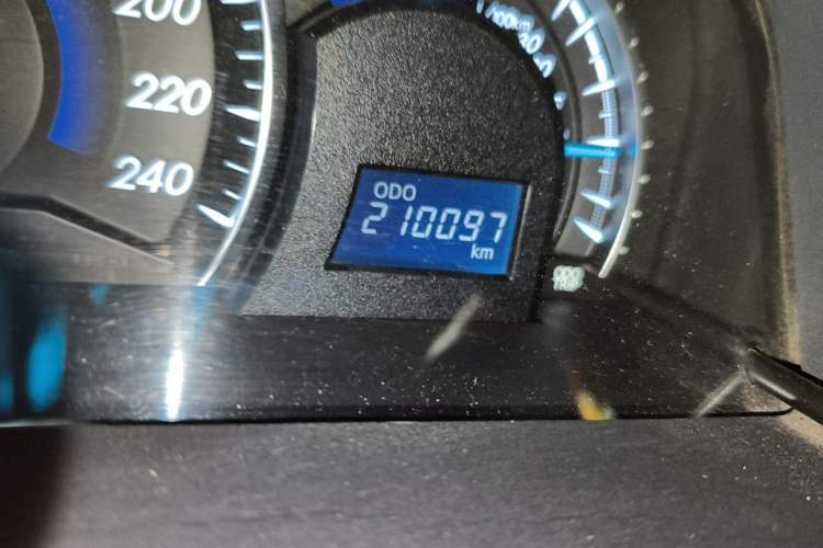 Used Toyota Camry 2012 2.5G Luxury Edition Odometer Close Up