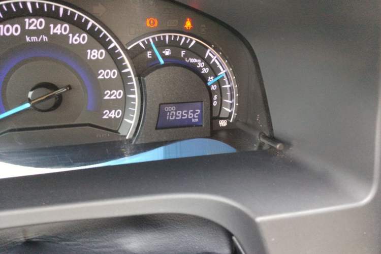Used Toyota Camry 2012 2.5G Luxury Edition Odometer Close Up