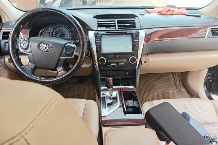 Used Toyota Camry 2012 2.5G Luxury Edition Center Console