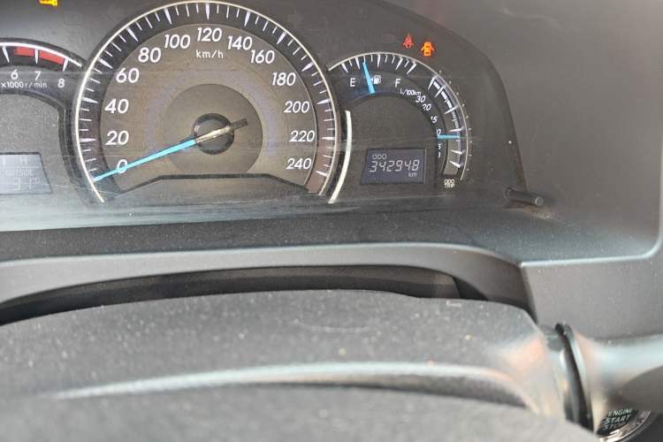 Used Toyota Camry 2012 2.5G Luxury Edition Odometer Close Up