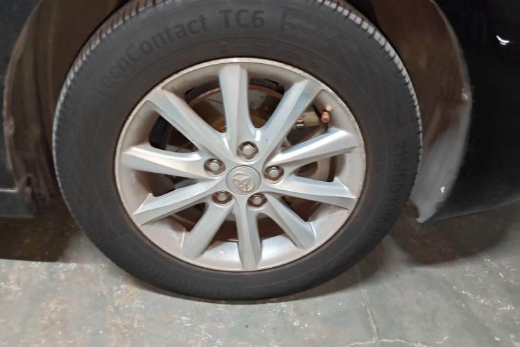 Used Toyota Camry 2012 200E Classic Elite Edition Right Front Wheel Hub
