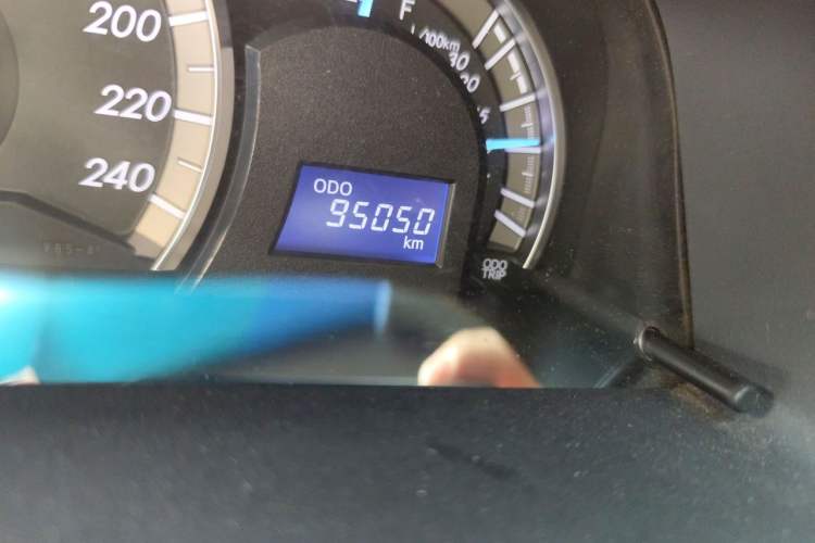 Used Toyota Camry 2012 Junrui 2.0S Radiant Edition Odometer Close Up