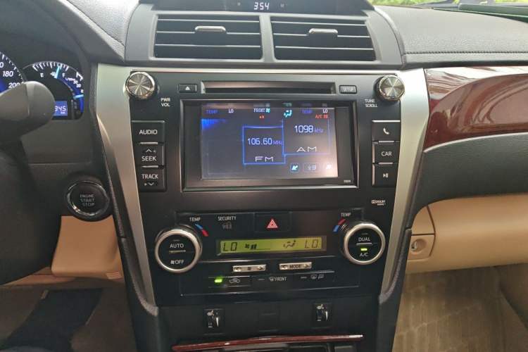 Used Toyota Camry 2012 2.5G Luxury Edition Audio And AC Panel