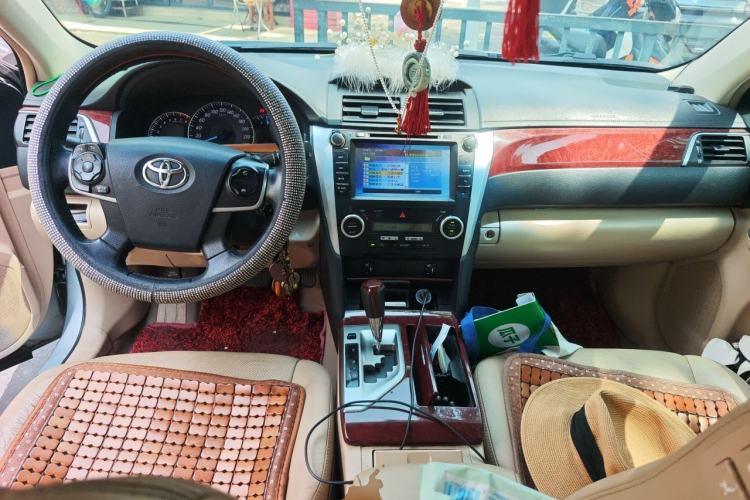 Used Toyota Camry 2012 2.0G Luxury Edition Center Console