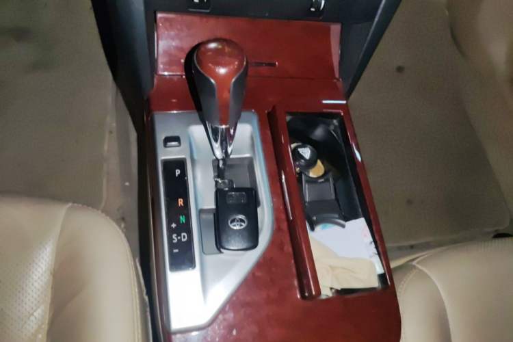 Used Toyota Camry 2012 2.5G Luxury Navigation Edition Gear Lever