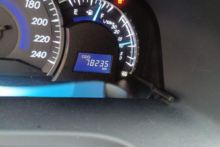 Used Toyota Camry 2012 2.5G Luxury Edition Odometer Close Up