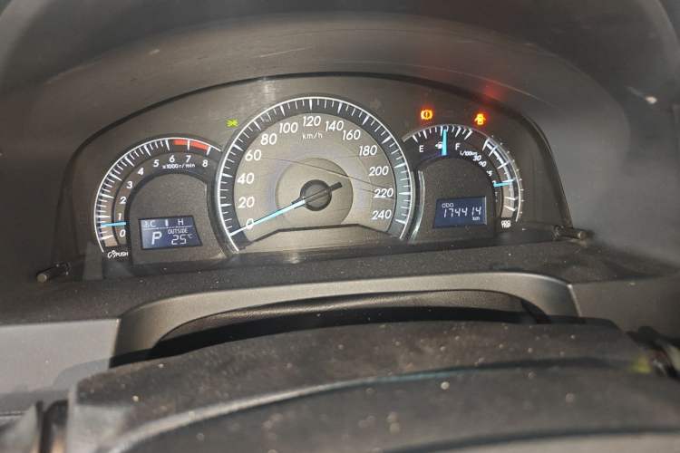 Used Toyota Camry 2012 2.5G Luxury Edition Odometer Close Up