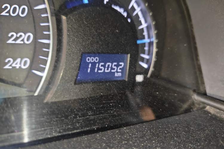 Used Toyota Camry 2012 2.5G Luxury Edition Odometer Close Up