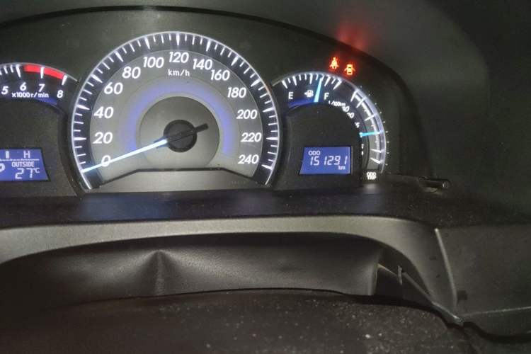Used Toyota Camry 2012 2.5G Luxury Edition Odometer Close Up