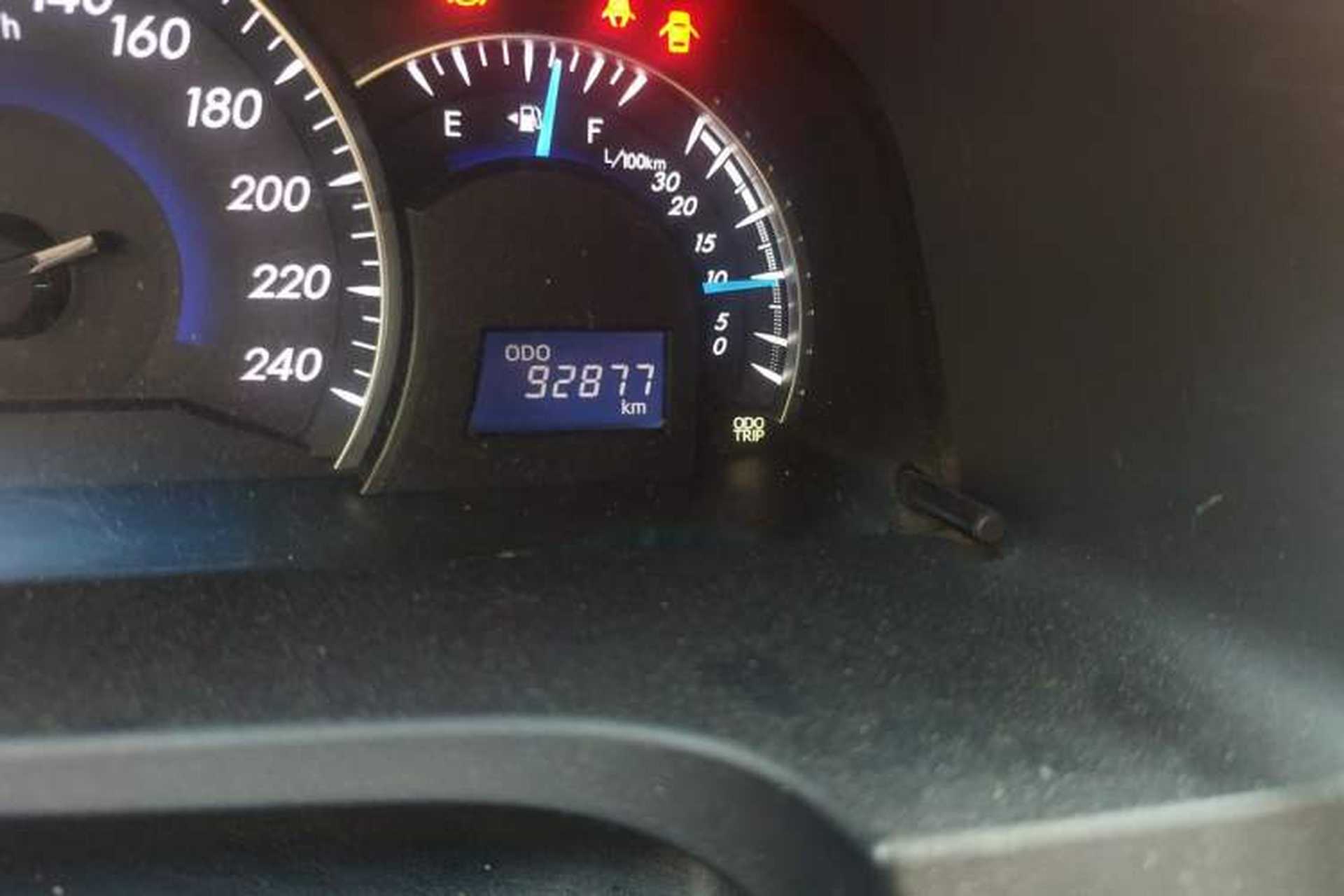 Used Toyota Camry 2012 2.0G Luxury Edition Odometer Close Up