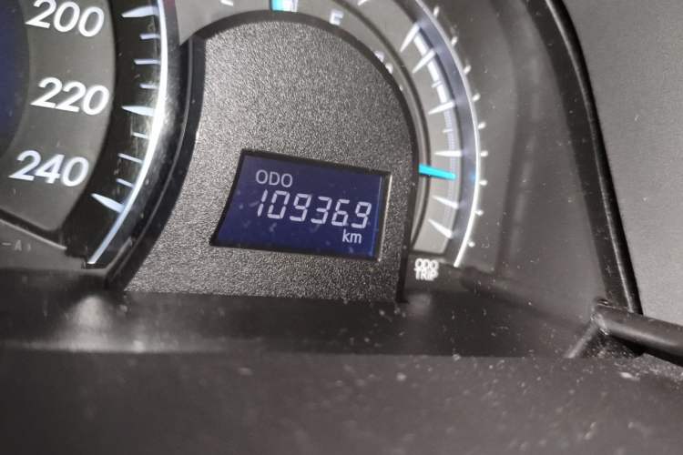 Used Toyota Camry 2012 2.5G Luxury Edition Odometer Close Up
