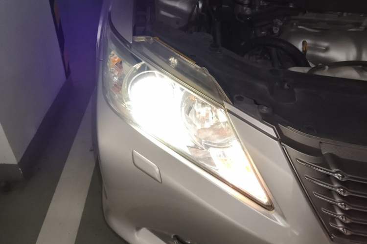 Used Toyota Camry 2012 2.5G Luxury Edition Right Front Headlight