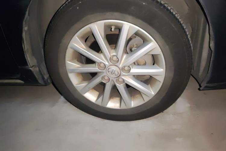 Used Toyota Camry 2012 2.5G Luxury Navigation Edition Right Front Wheel Hub