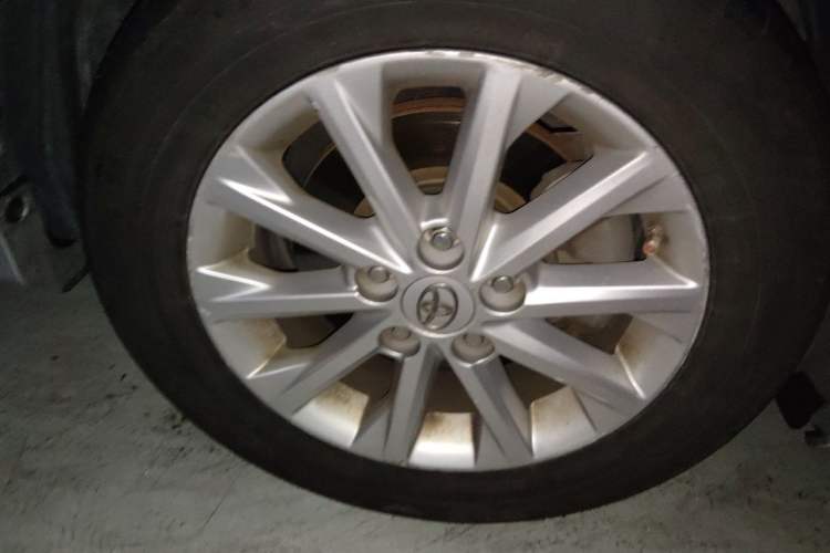 Used Toyota Camry 2012 2.5G Luxury Edition Right Front Wheel Hub