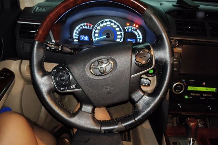 Used Toyota Camry 2012 2.5G Luxury Edition Steering Wheel