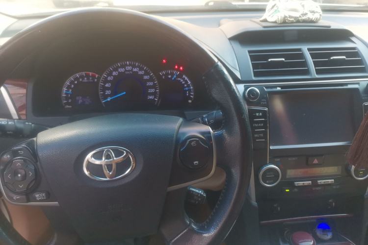Used Toyota Camry 2012 2.5G Luxury Edition Center Console