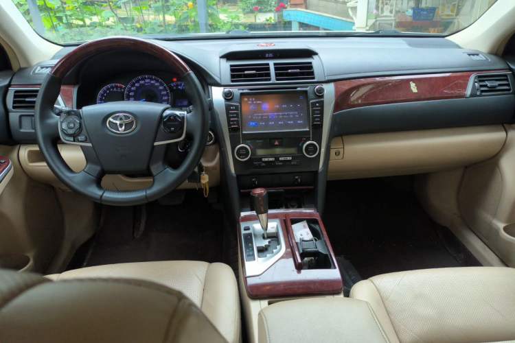 Used Toyota Camry 2012 2.0G Luxury Edition Center Console