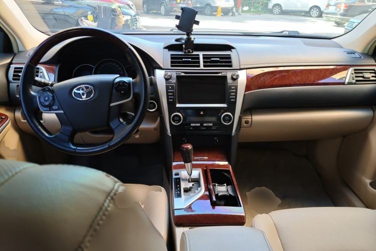 Used Toyota Camry 2012 2.5G Luxury Edition Center Console