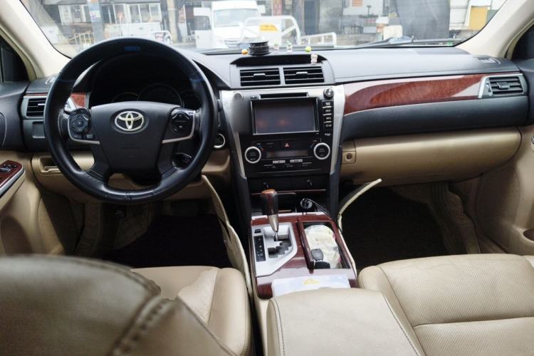 Used Toyota Camry 2012 2.5G Luxury Navigation Edition Center Console