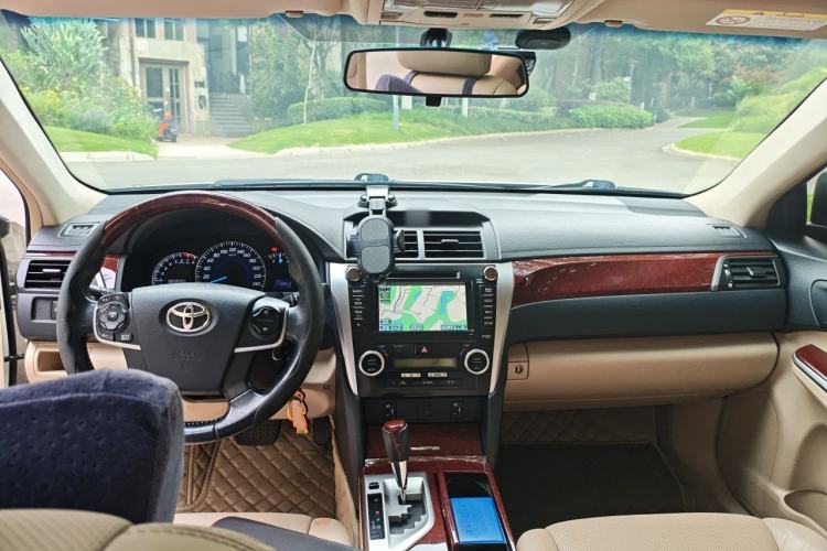 Used Toyota Camry 2012 2.0G Luxury Edition Center Console