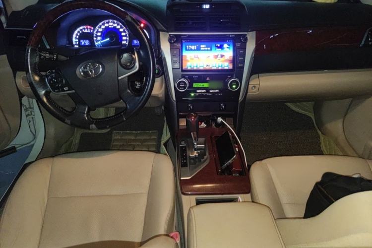 Used Toyota Camry 2012 2.5G Luxury Edition Center Console