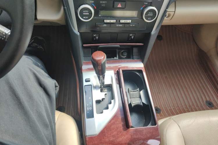 Used Toyota Camry 2012 2.5G Luxury Edition Gear Lever