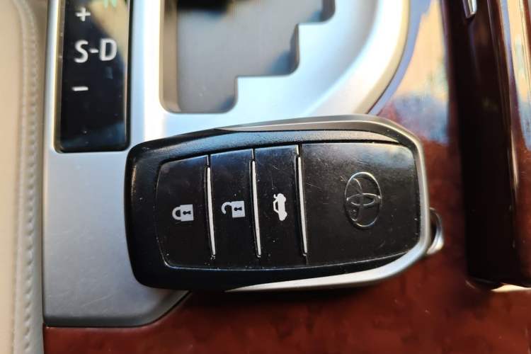 Used Toyota Camry 2012 2.5G Luxury Edition Interior 1