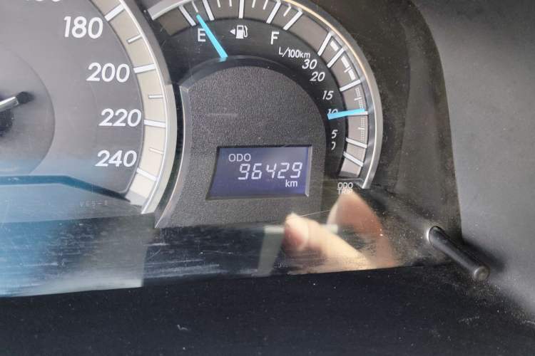 Used Toyota Camry 2012 Junrui 2.0S Radiant Edition Odometer Close Up