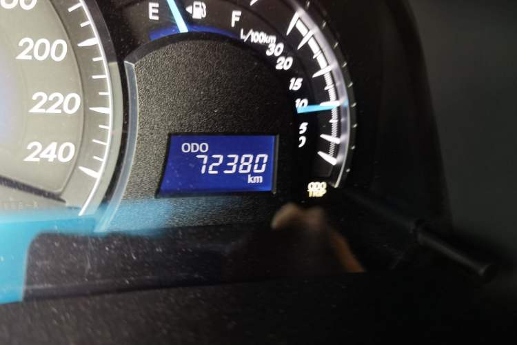 Used Toyota Camry 2012 2.5G Luxury Edition Odometer Close Up