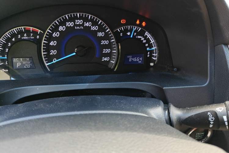 Used Toyota Camry 2012 2.5G Luxury Edition Odometer Close Up