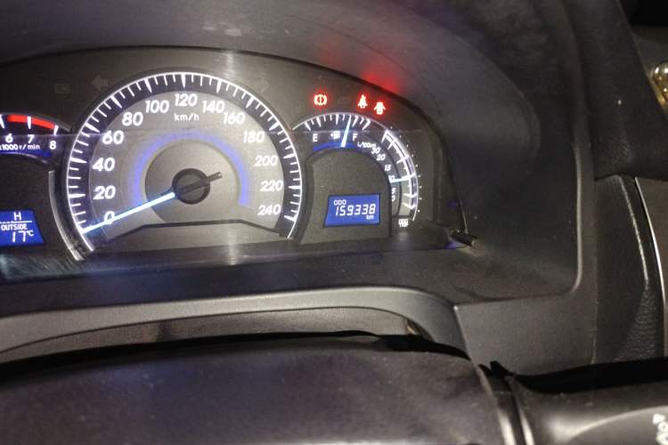 Used Toyota Camry 2012 2.5G Luxury Edition Odometer Close Up